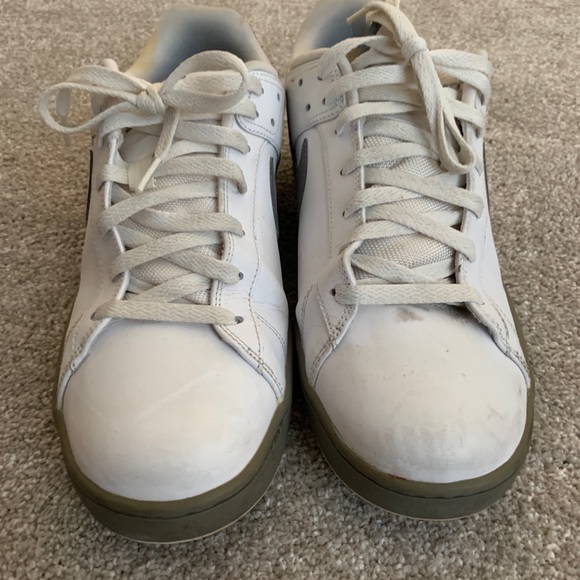 Nike men’s shoe - Picture 3 of 4